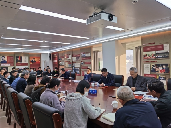 人力中心、农学会党委理论学习中心组召开扩大学习会